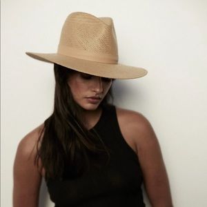 janessa leone | simone packable hat | size medium